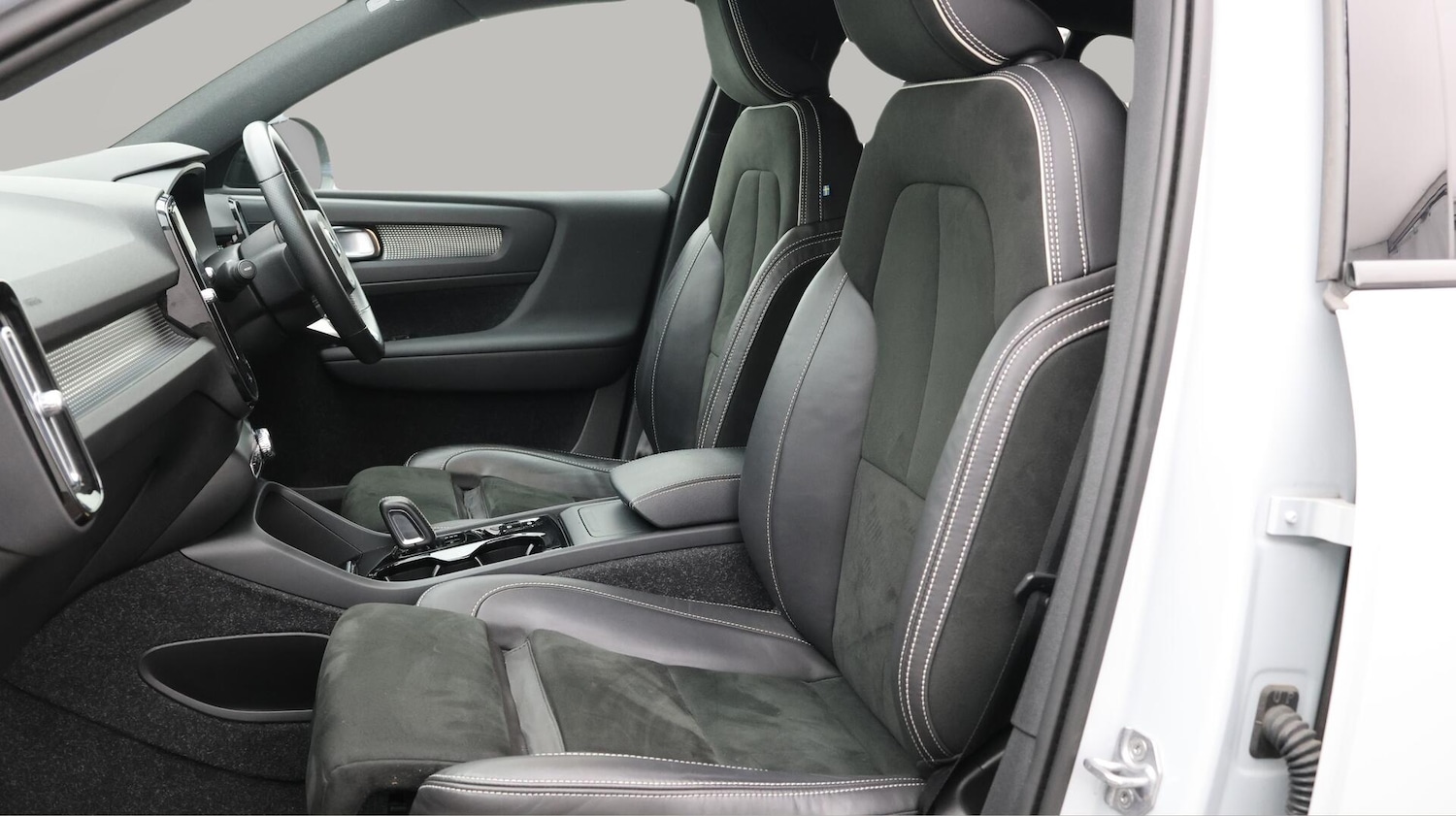 Used Volvo XC40 2021 for sale - 76499845: Photo 15