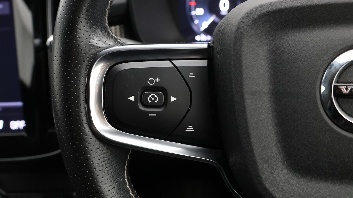 Used Volvo XC40 2021 for sale - 76499845: Photo 24