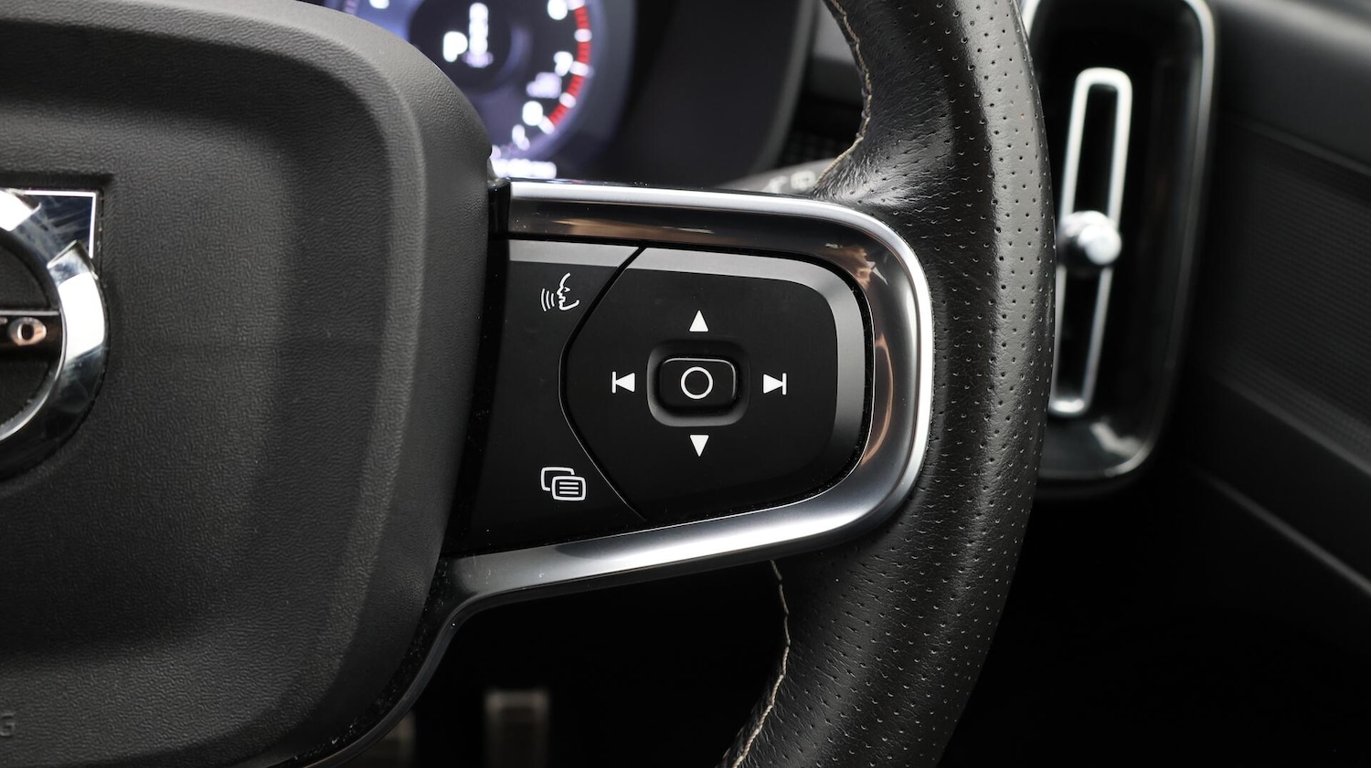 Used Volvo XC40 2021 for sale - 76499845: Photo 25