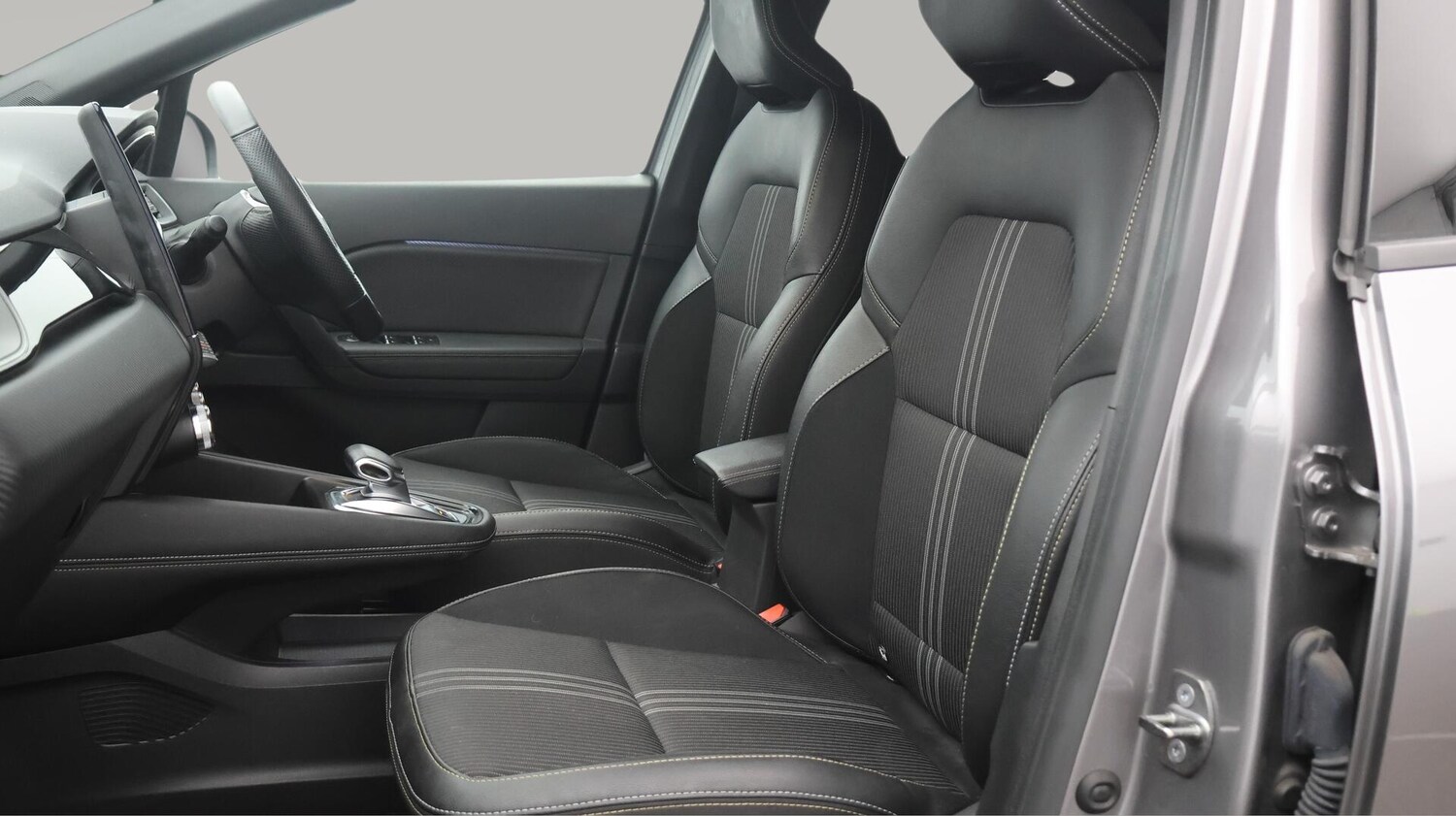 Used Renault Captur 2024 for sale - 76538975: Photo 15