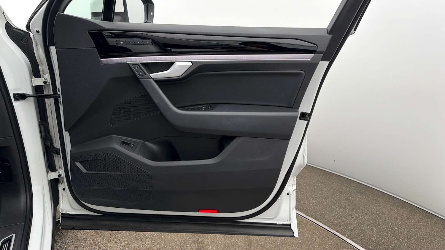 Used Volkswagen Touareg 2023 for sale - 77998613: Photo 14