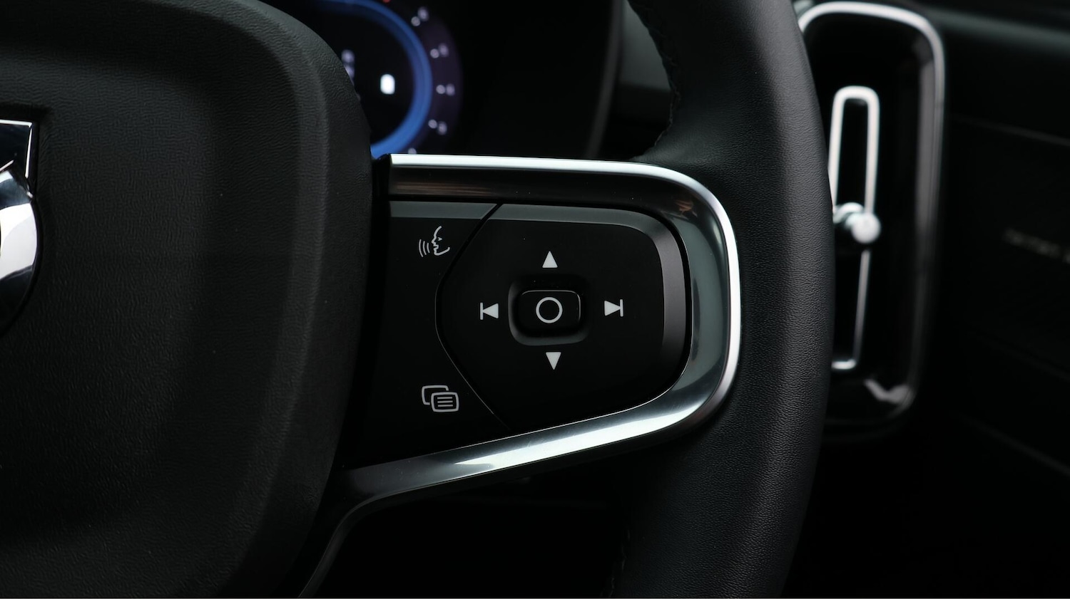 Used Volvo XC40 2022 for sale - 76432864: Photo 28