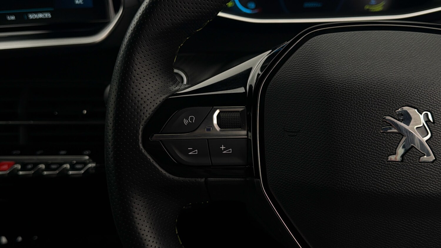 Used Peugeot E-2008 for sale - 78106575: Photo 23