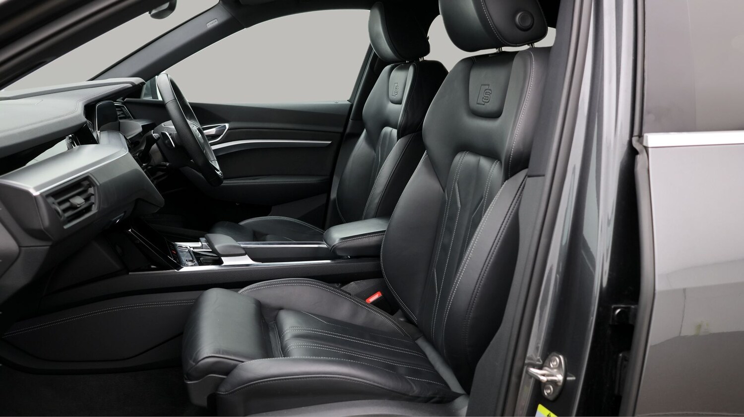 Used Audi e-tron 2023 for sale - 77501952: Photo 14