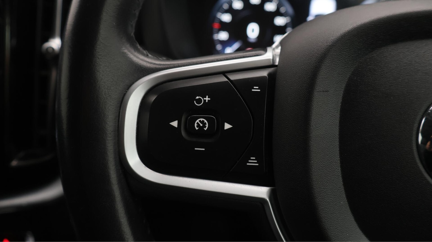 Used Volvo XC60 2018 for sale - 76446613: Photo 24