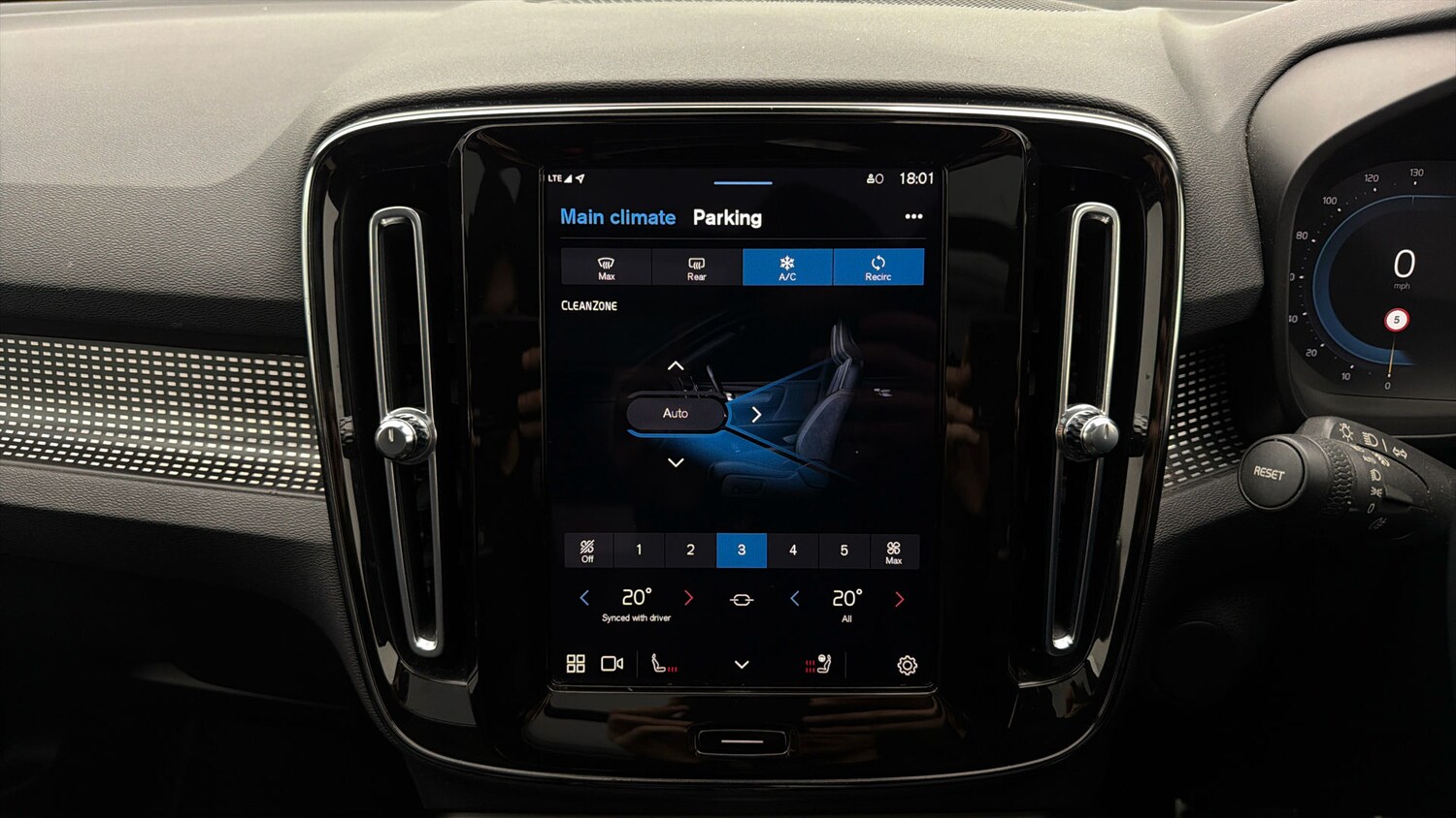 Used Volvo XC40 for sale - 77872343: Photo 11