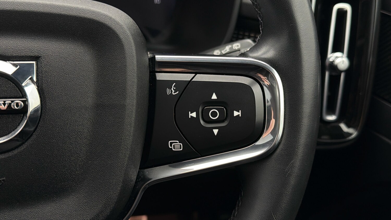 Used Volvo XC40 for sale - 77872343: Photo 23