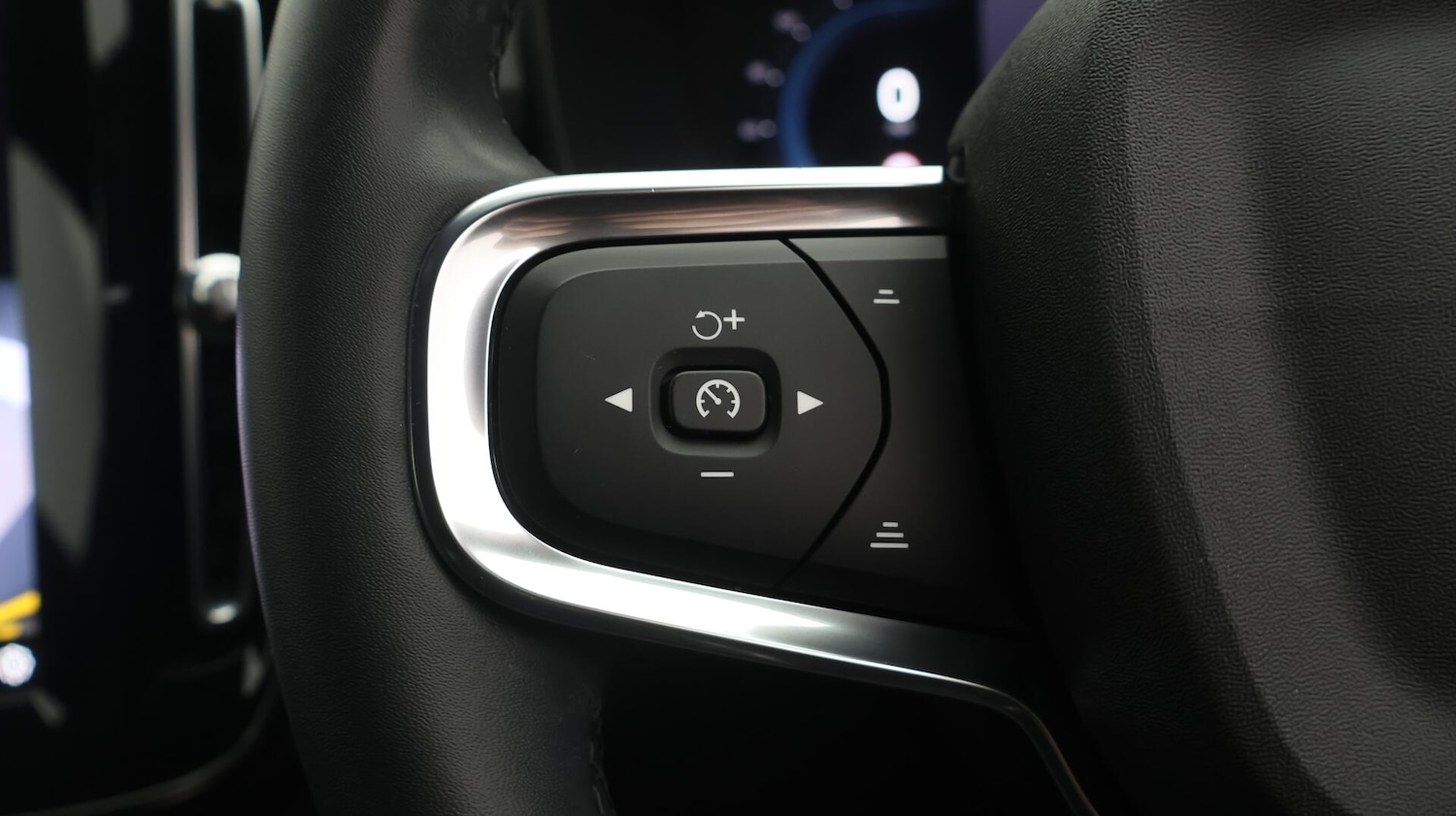 Used Volvo XC40 2022 for sale - 76689775: Photo 25