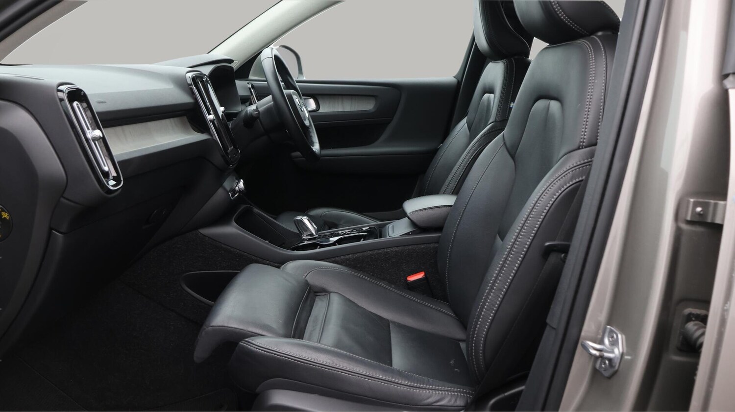 Used Volvo XC40 for sale - 76659129: Photo 15