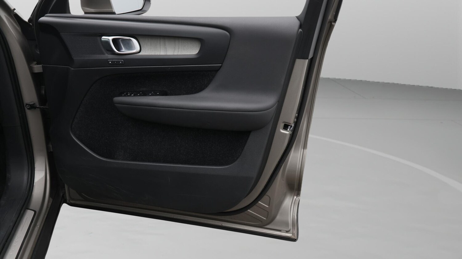 Used Volvo XC40 for sale - 76659129: Photo 16