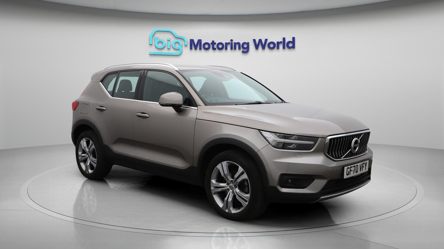 Used Volvo XC40 for sale - 76659129: Photo 2