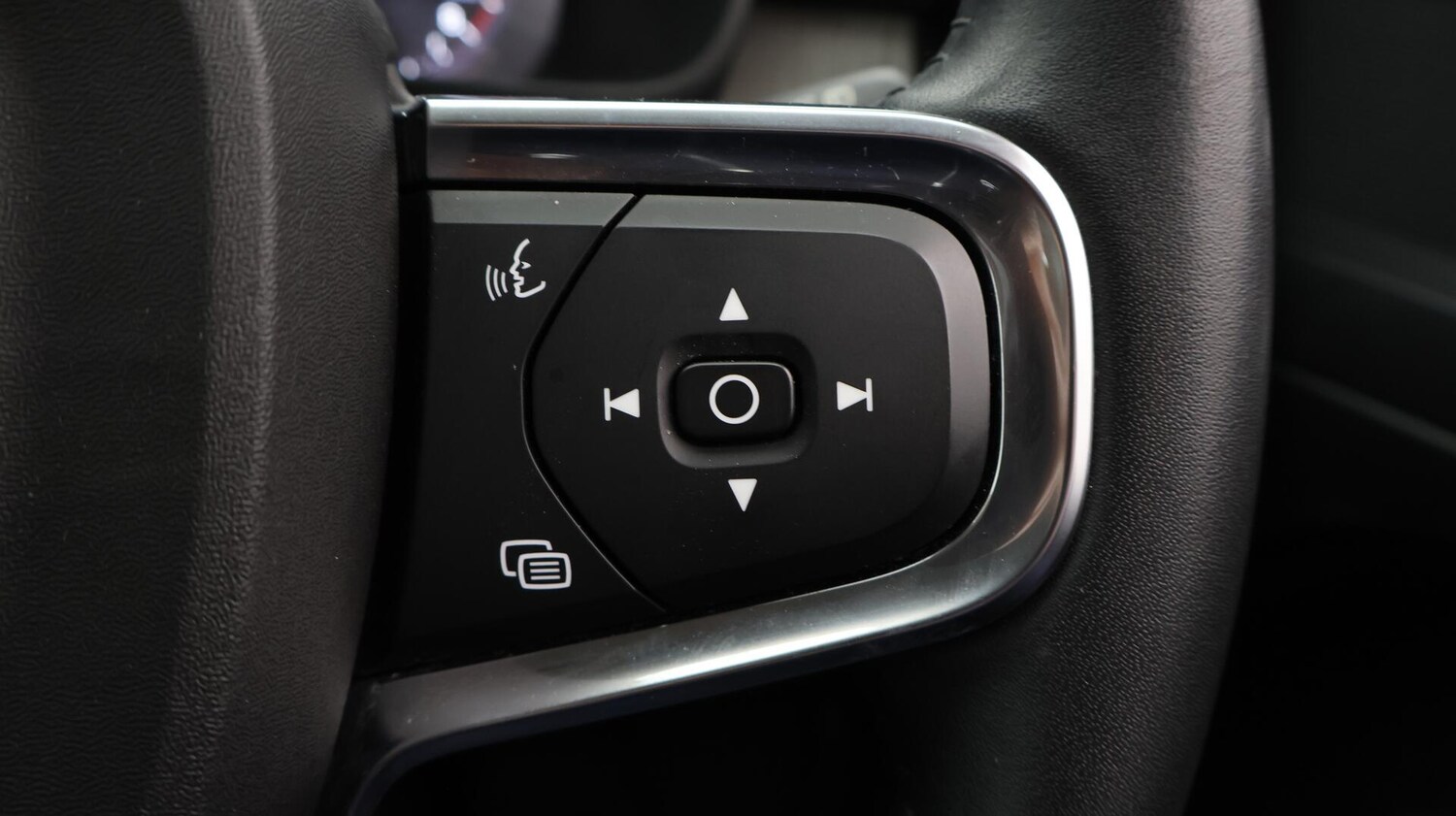 Used Volvo XC40 for sale - 76659129: Photo 25