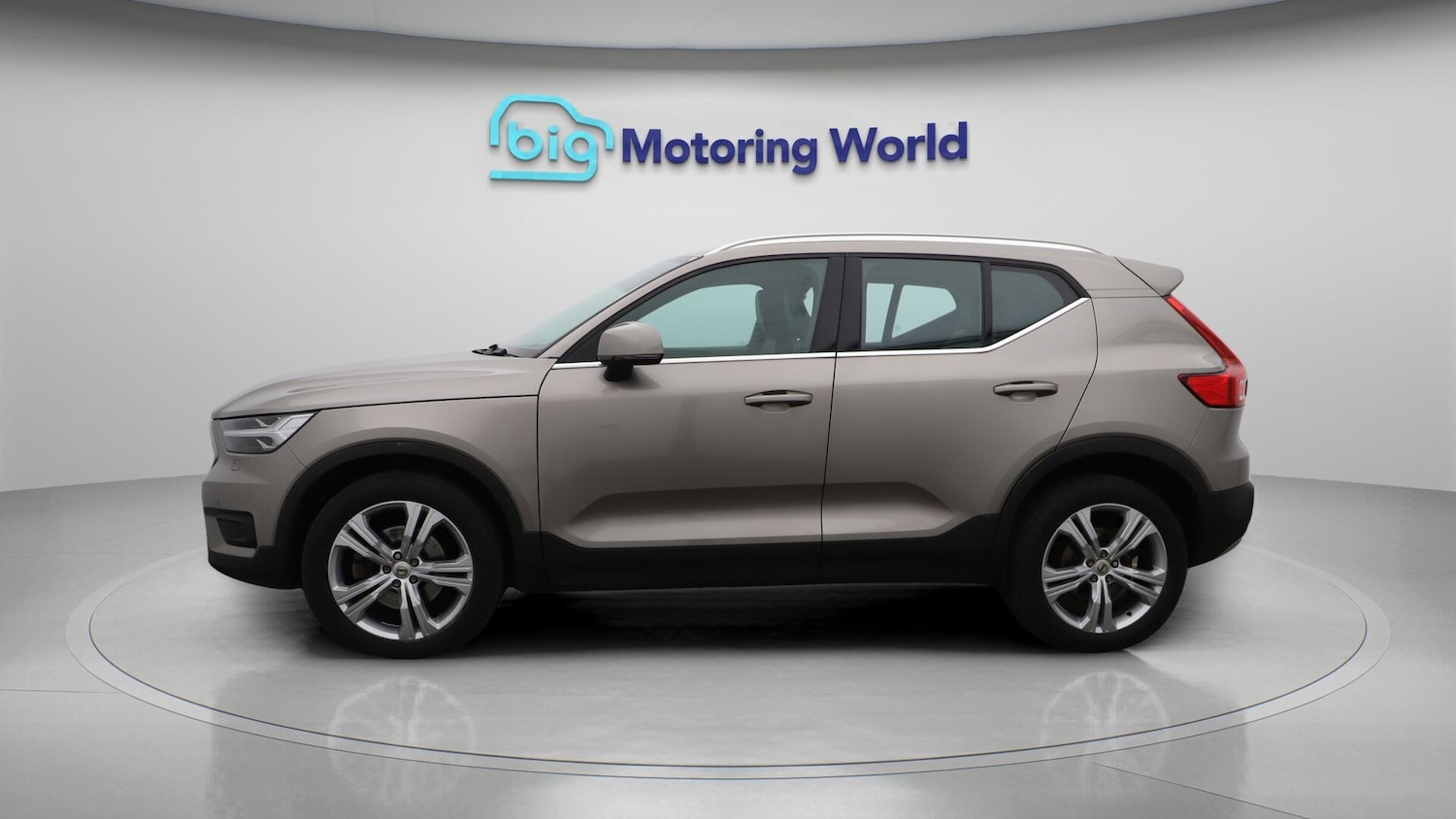 Used Volvo XC40 for sale - 76659129: Photo 5
