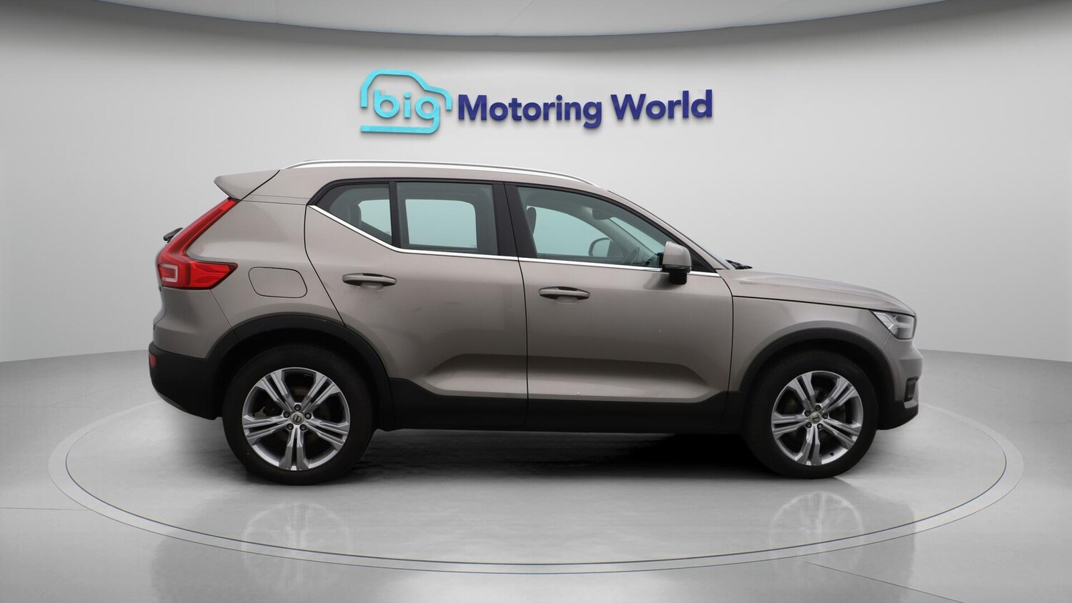 Used Volvo XC40 for sale - 76659129: Photo 9