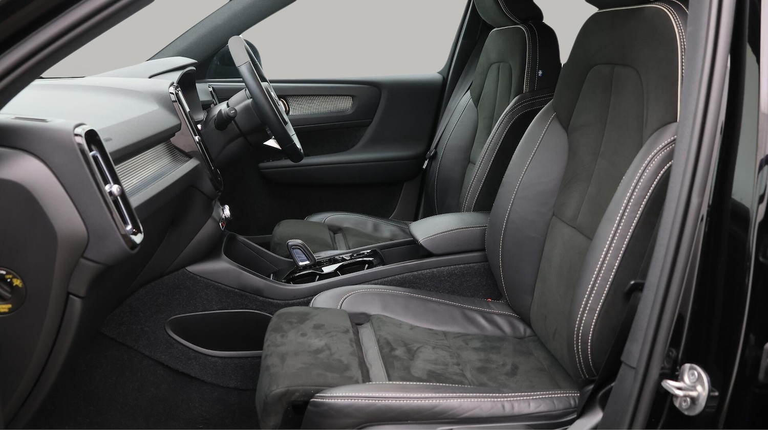 Used Volvo XC40 2022 for sale - 76432684: Photo 15