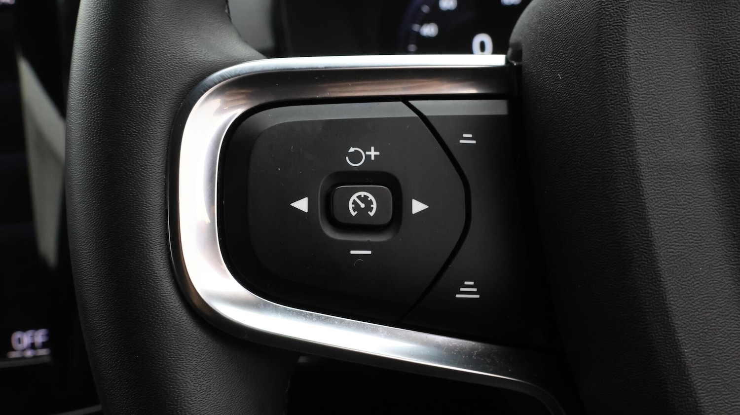 Used Volvo XC40 2022 for sale - 76432684: Photo 24