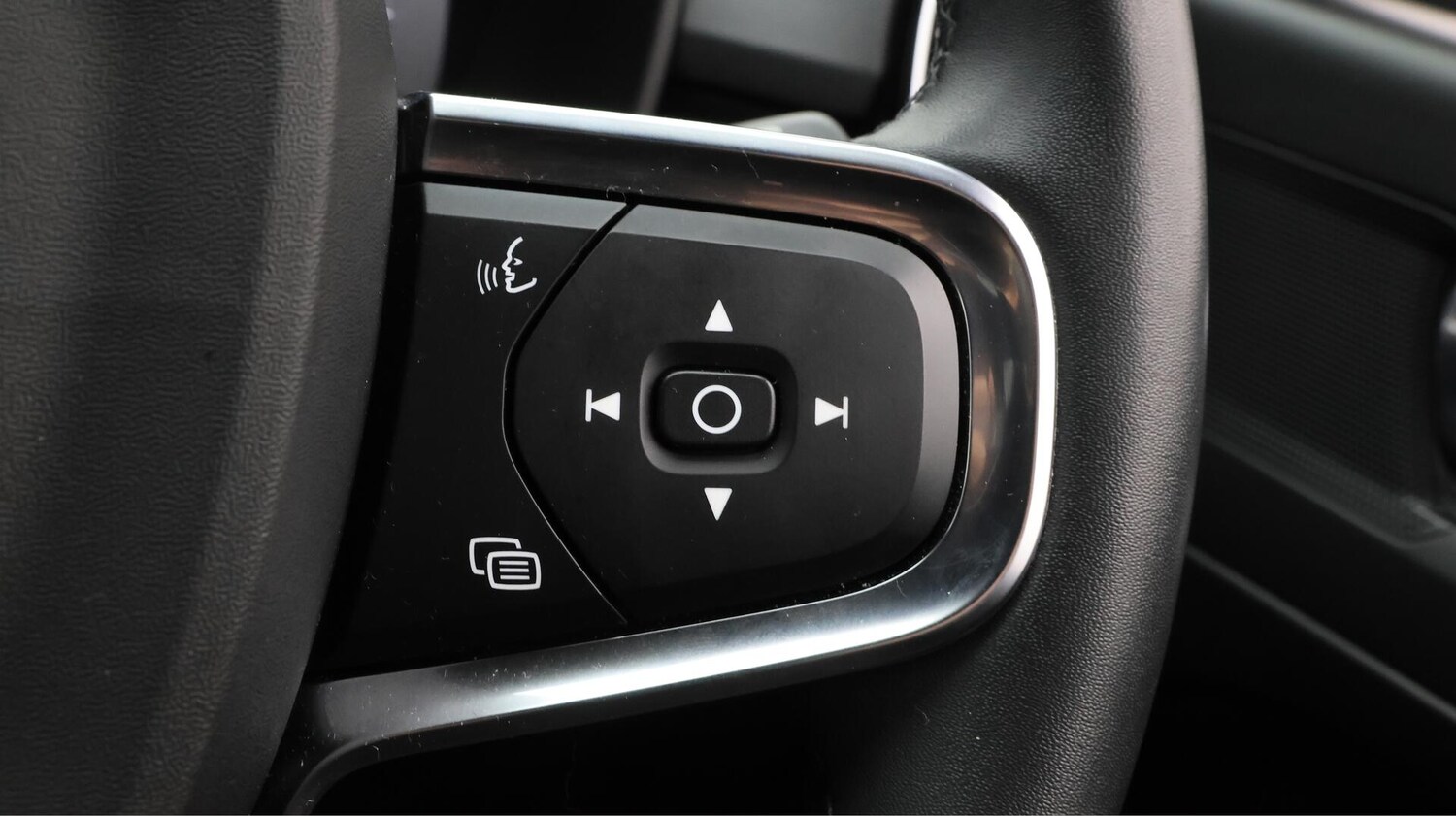 Used Volvo XC40 2022 for sale - 76432684: Photo 25