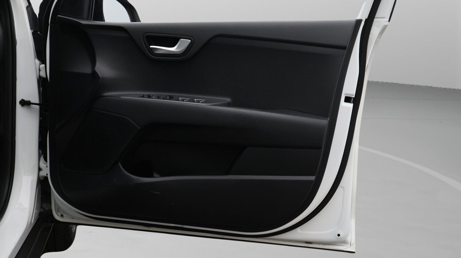 Used Kia Stonic 2023 for sale - 76085374: Photo 16