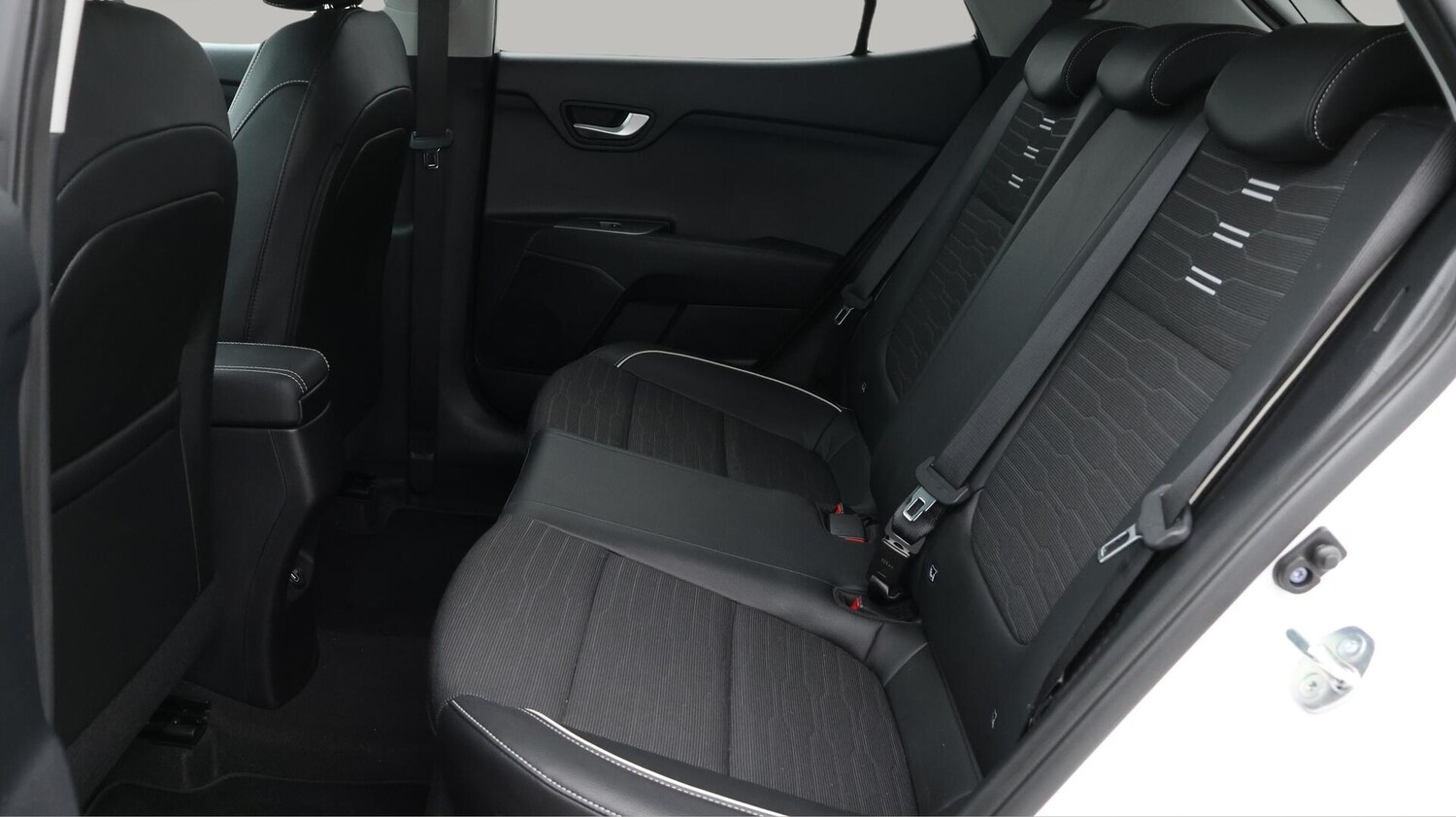 Used Kia Stonic 2023 for sale - 76085374: Photo 17