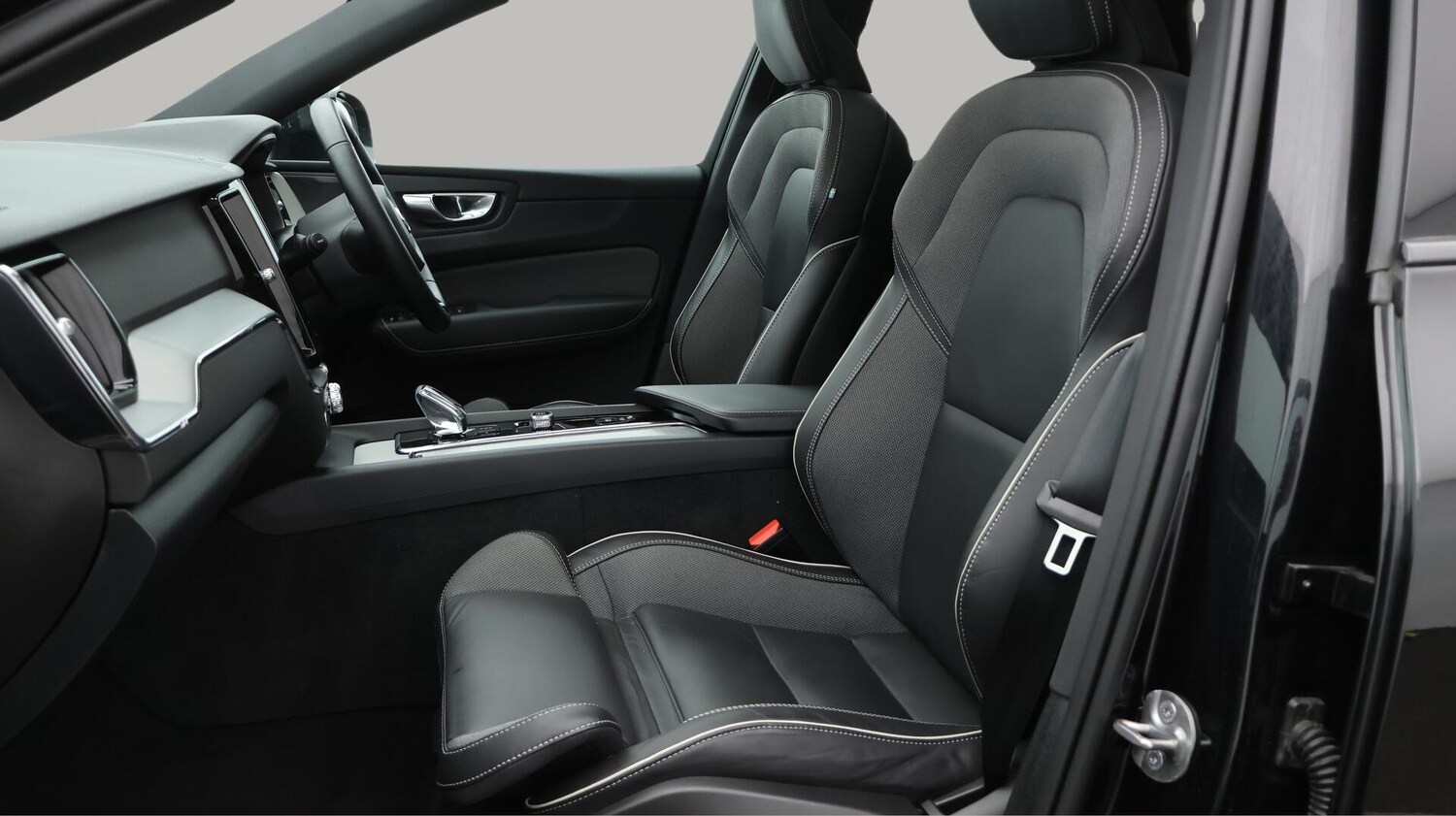 Used Volvo XC60 2024 for sale - 75941301: Photo 15