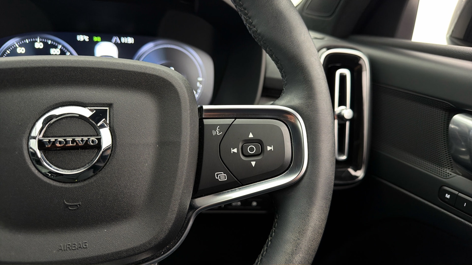 Used Volvo XC40 2022 for sale - 77966611: Photo 23