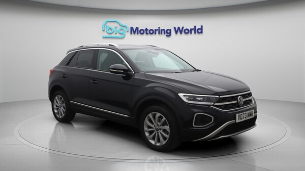 Used Volkswagen T-Roc 2023 for sale - 76072333: Photo 2
