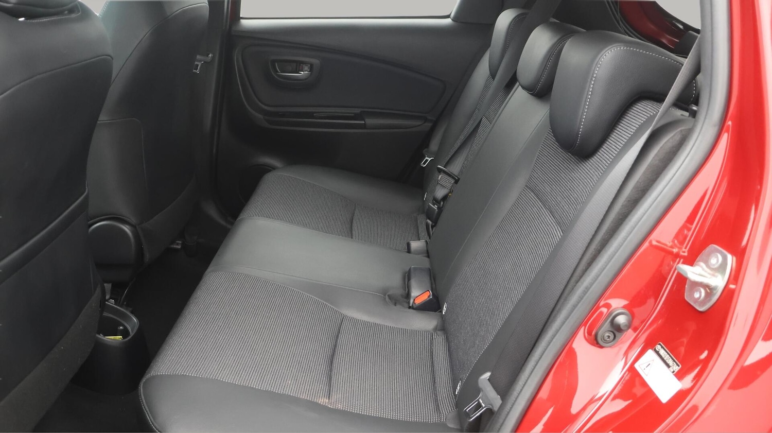 Used Toyota Yaris 2020 for sale - 76573614: Photo 17