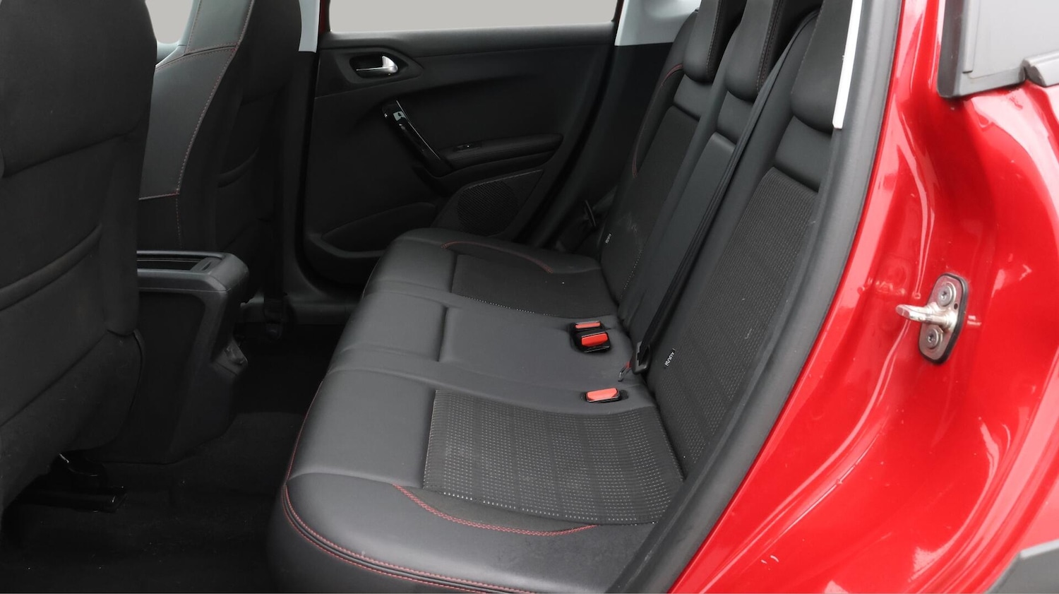 Used Peugeot 2008 2018 for sale - 76528010: Photo 17