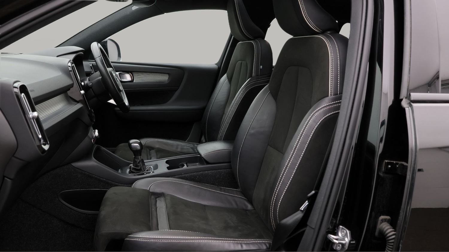 Used Volvo XC40 2021 for sale - 77325943: Photo 14