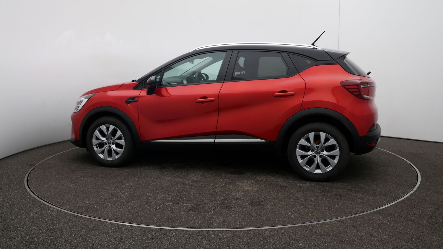 Used Renault Captur for sale - 76811907: Photo 47