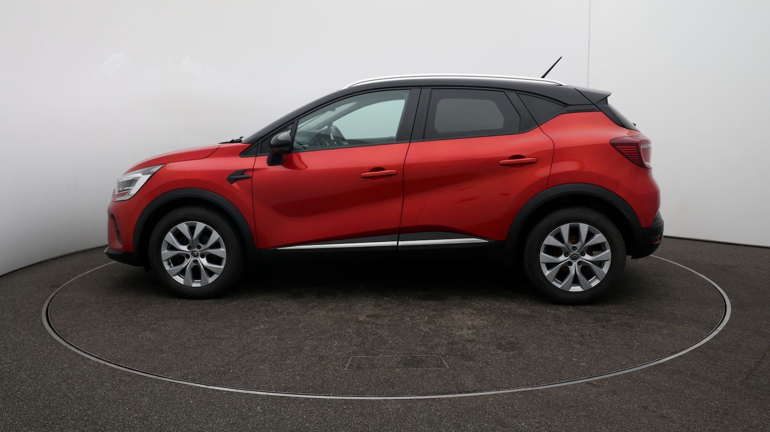 Used Renault Captur for sale - 76811907: Photo 53