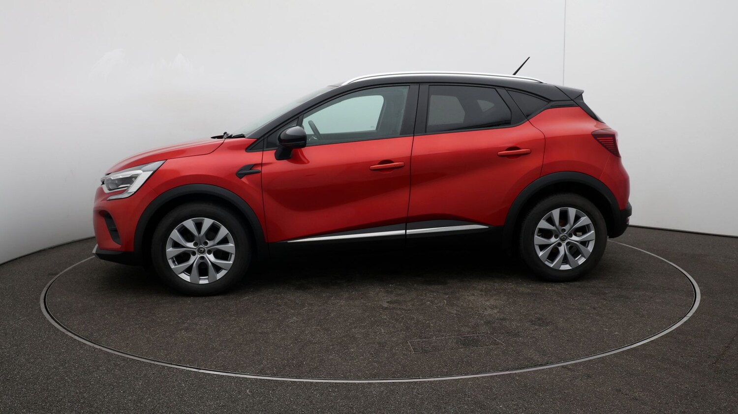 Used Renault Captur for sale - 76811907: Photo 54