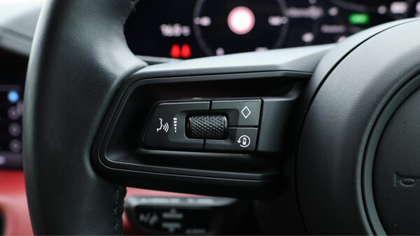 Used Porsche Taycan 2020 for sale - 76166878: Photo 25