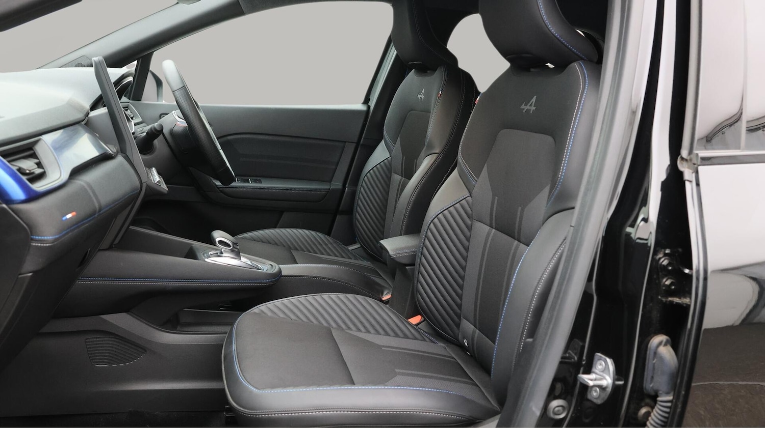 Used Renault Captur 2024 for sale - 76371141: Photo 15