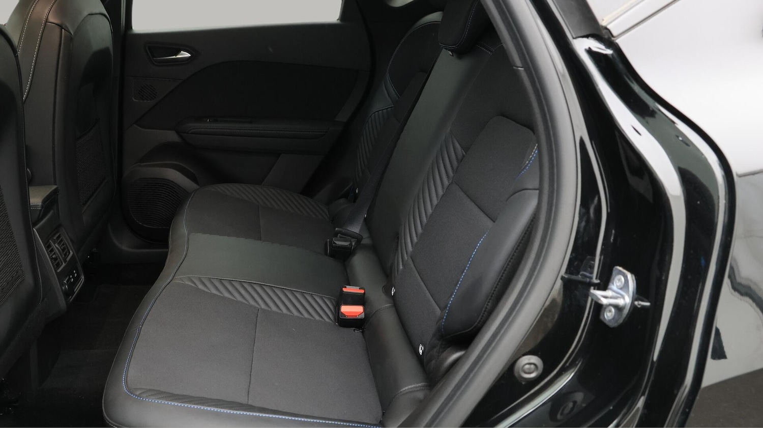 Used Renault Captur 2024 for sale - 76371141: Photo 17