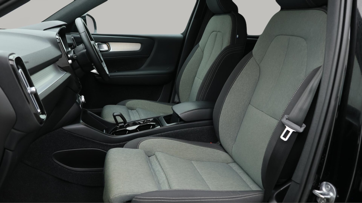 Used Volvo XC40 2023 for sale - 76137754: Photo 15