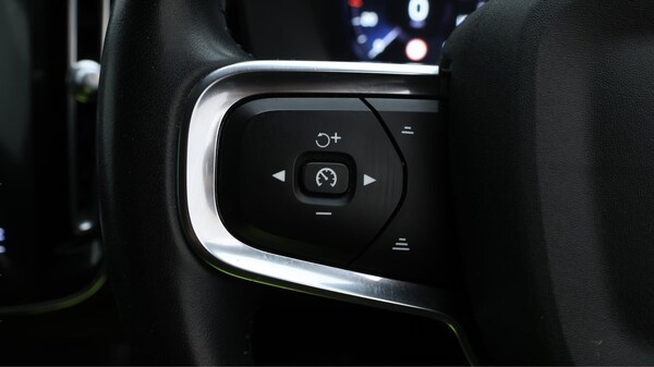 Used Volvo XC40 2021 for sale - 76239254: Photo 37