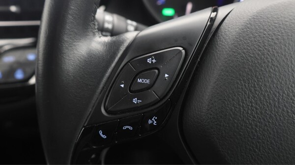 Used Toyota C-HR 2022 for sale - 76259400: Photo 24
