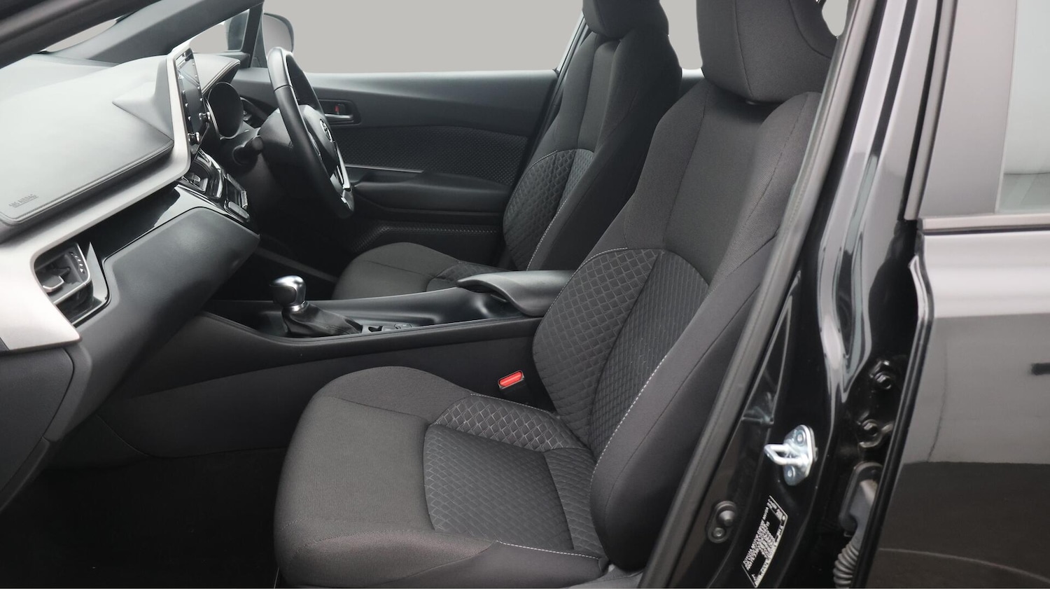 Used Toyota C-HR 2022 for sale - 76457747: Photo 15