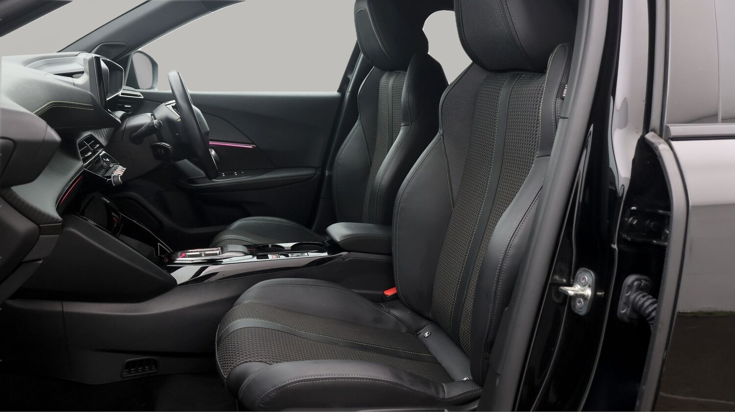 Used Peugeot 2008 2023 for sale - 77445824: Photo 14