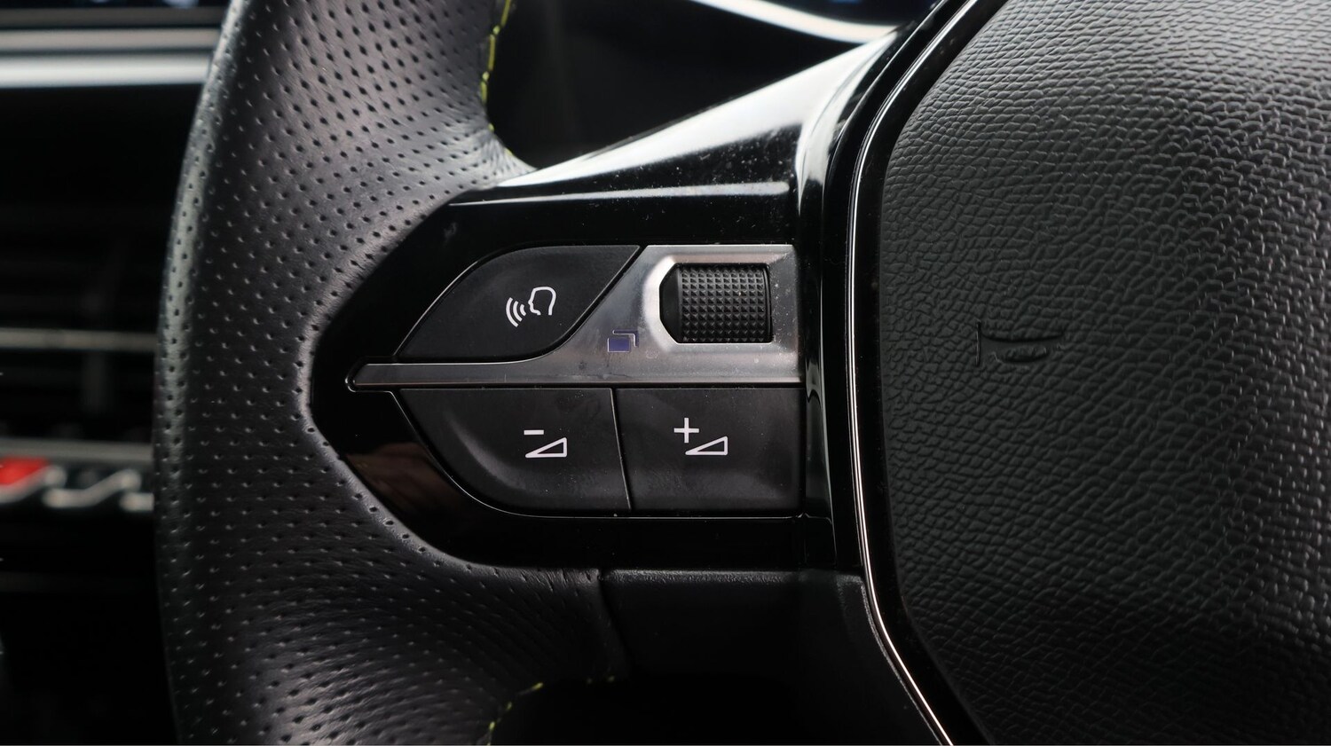 Used Peugeot 2008 2023 for sale - 77445824: Photo 24