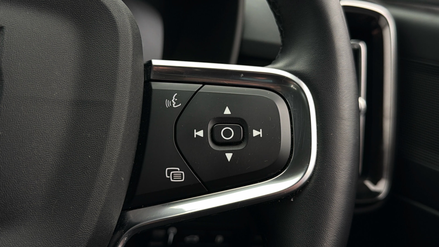 Used Volvo XC40 2022 for sale - 77997759: Photo 23