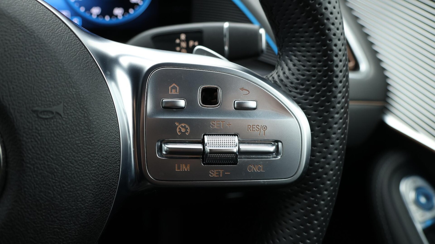 Used Mercedes-Benz EQC 2023 for sale - 76780923: Photo 27