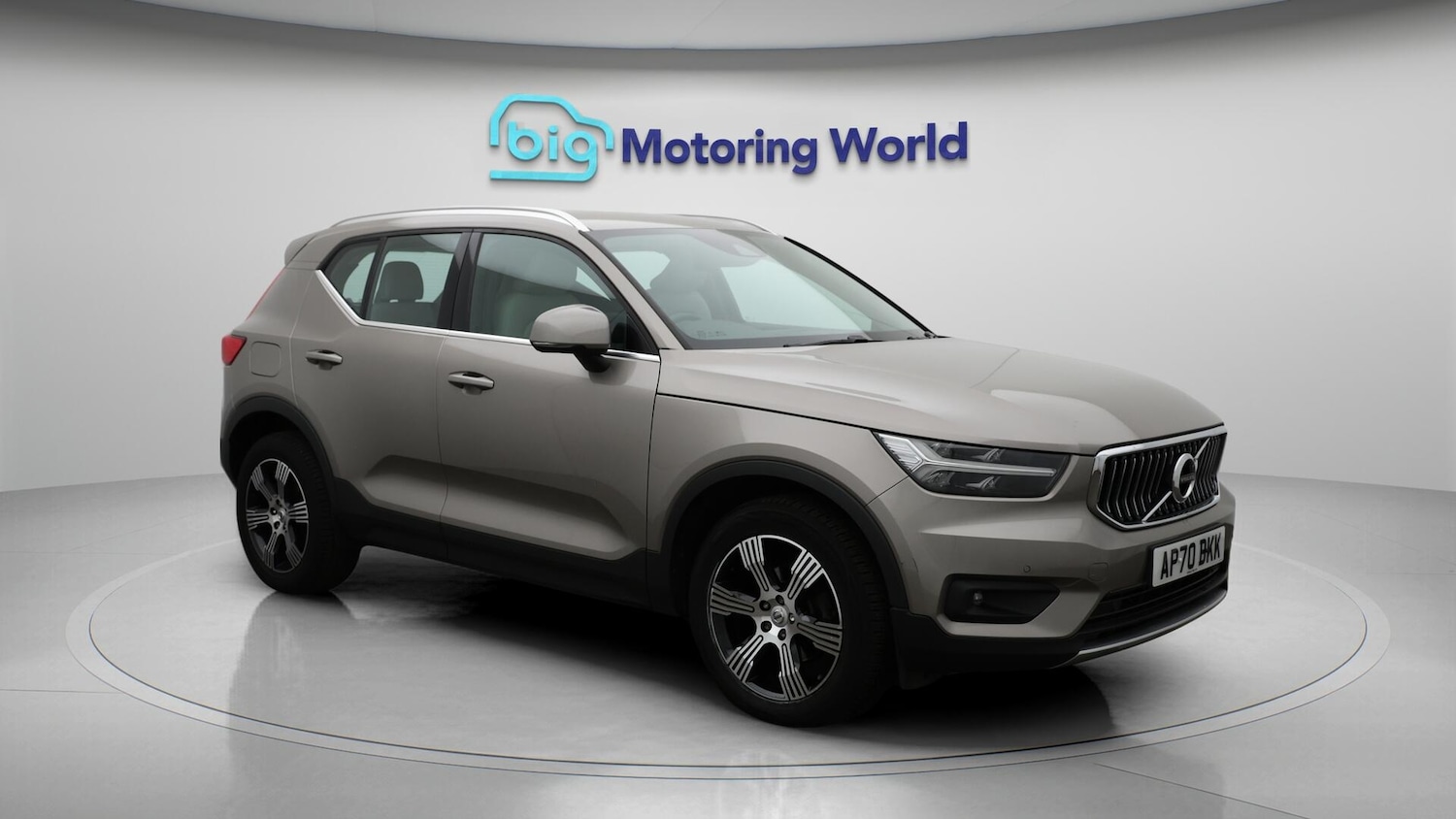 Used Volvo XC40 for sale - 76381339: Photo 1