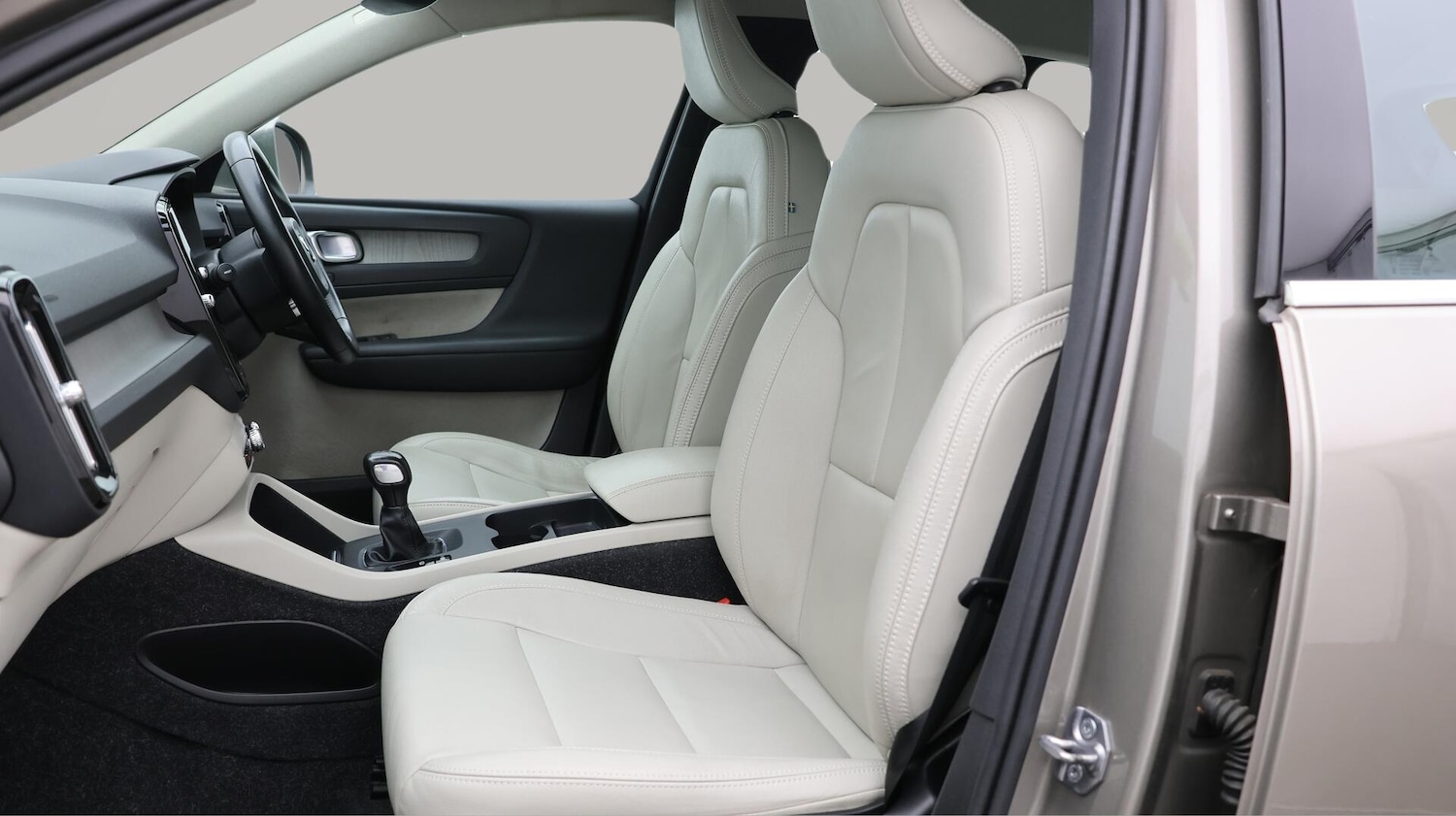 Used Volvo XC40 for sale - 76381339: Photo 14