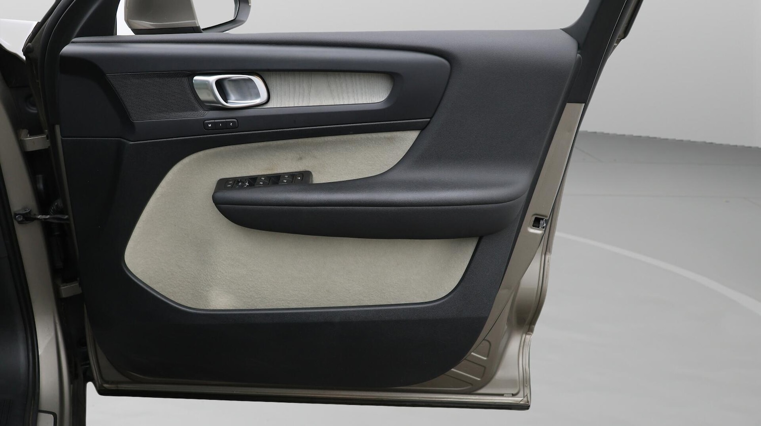 Used Volvo XC40 for sale - 76381339: Photo 15