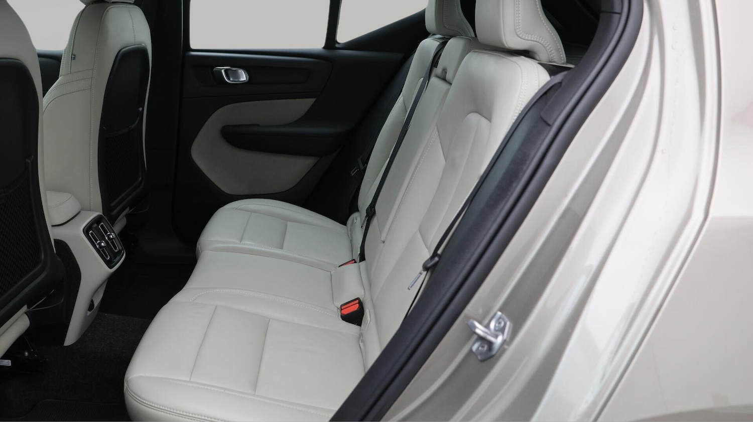 Used Volvo XC40 for sale - 76381339: Photo 16