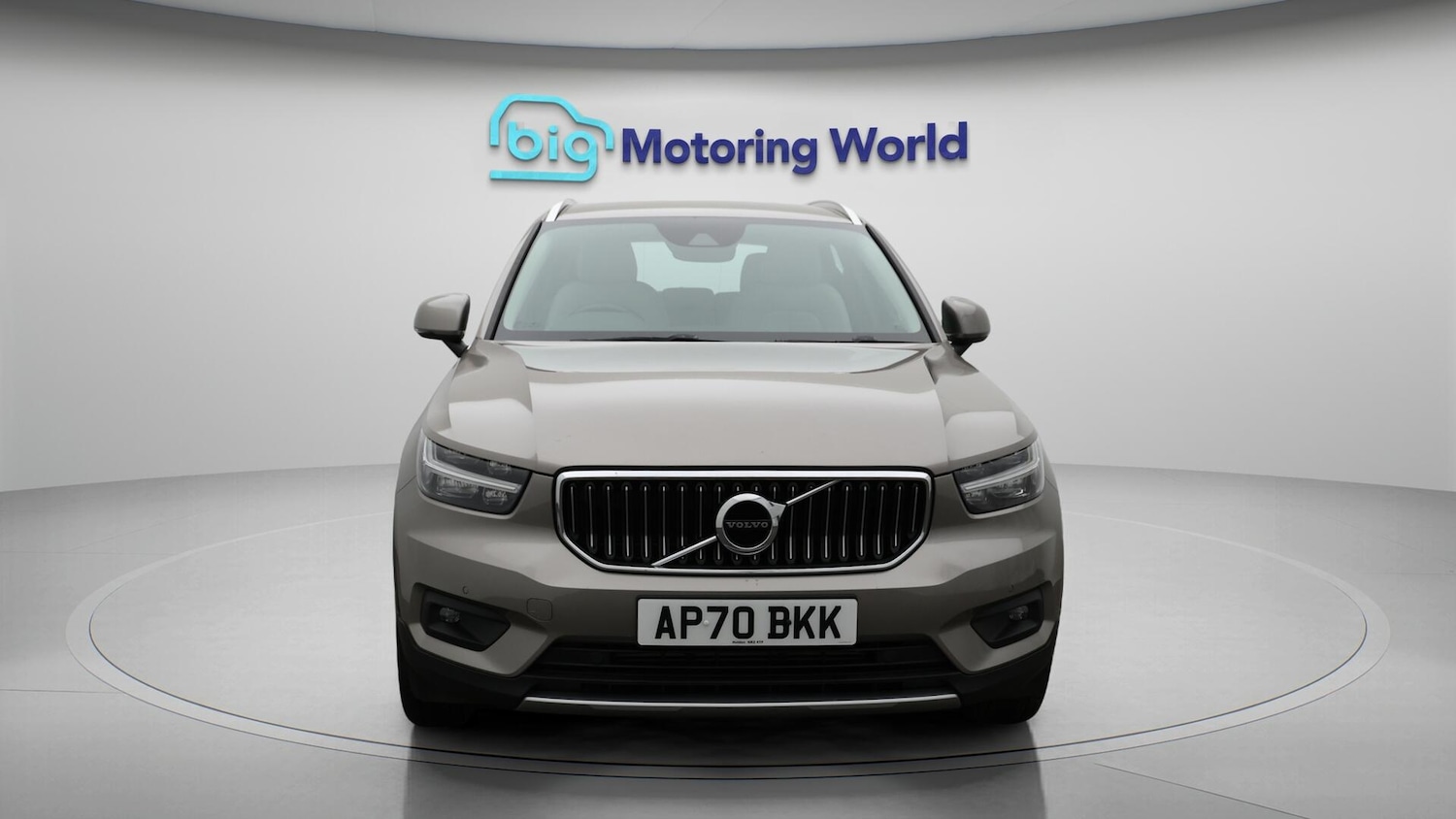 Used Volvo XC40 for sale - 76381339: Photo 2
