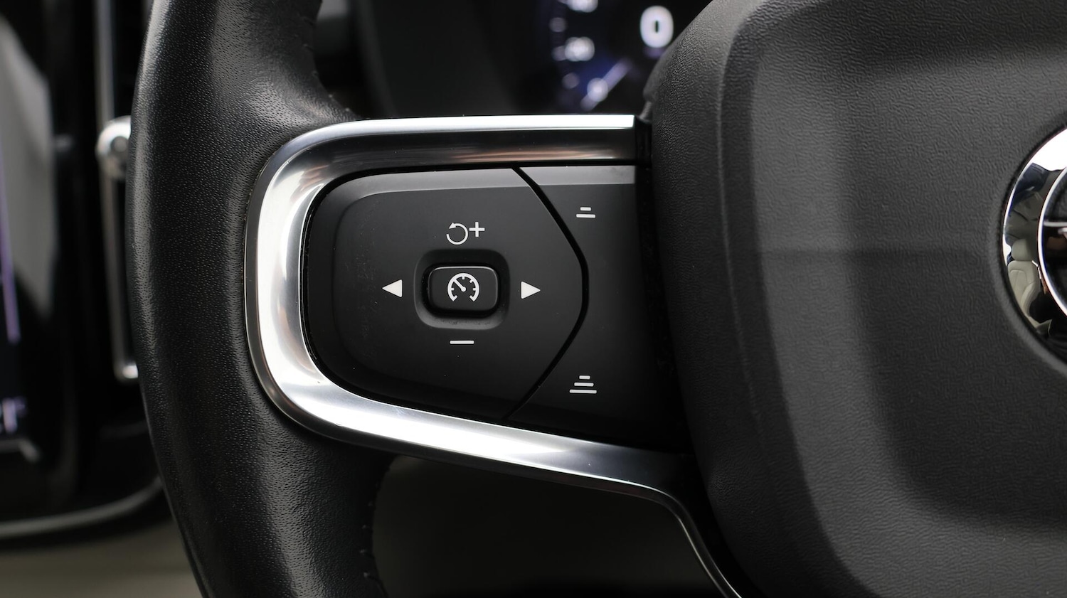 Used Volvo XC40 for sale - 76381339: Photo 23