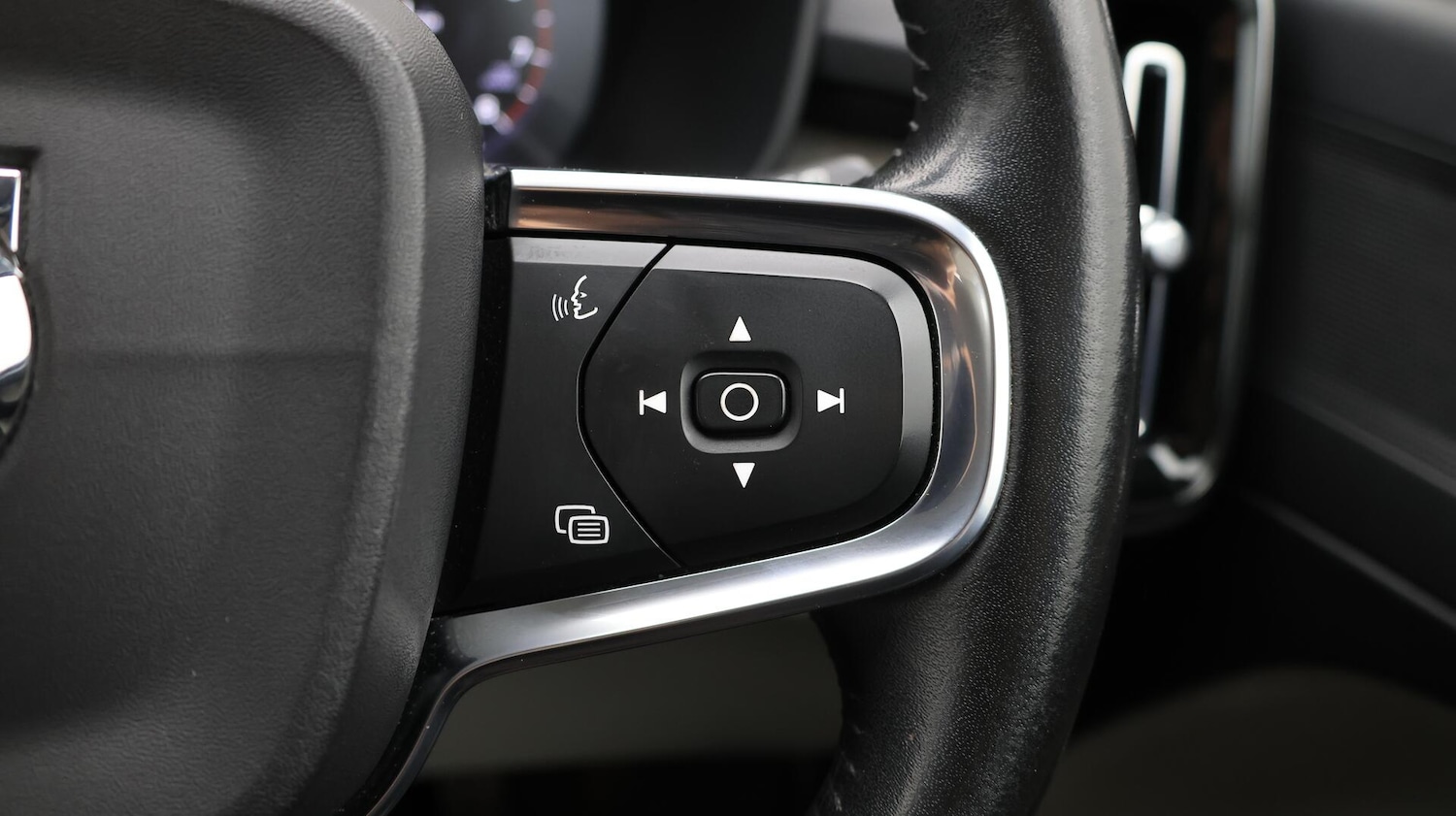 Used Volvo XC40 for sale - 76381339: Photo 24